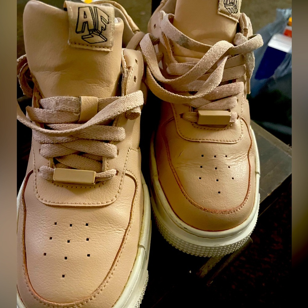 Used WOMENS AIR FORCE 1 PIXEL. PINK SIZE 7.5